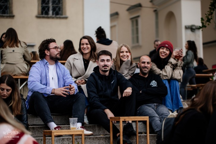 <br />
<b>Notice</b>:  Undefined index: foto_alt in <b>/home/odprtaku/public_html/novice/blog-infinite.php</b> on line <b>124</b><br />
