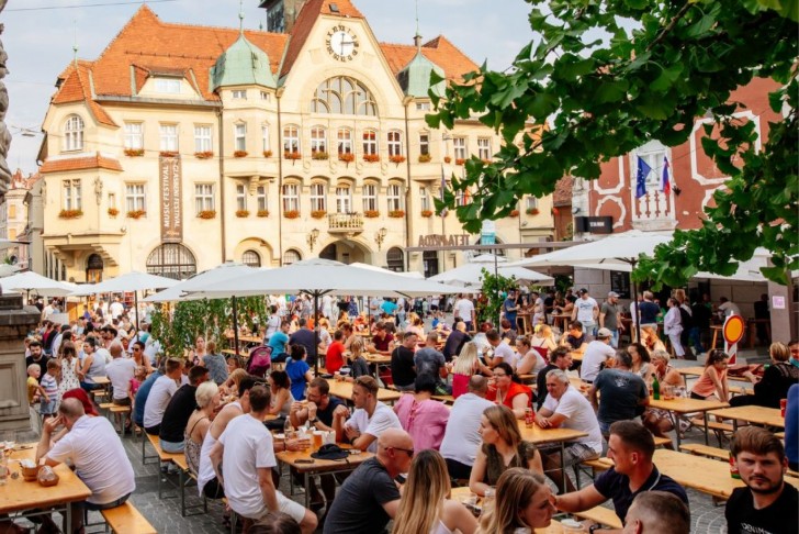 <br />
<b>Notice</b>: Undefined index: foto_alt in <b>/home/odprtaku/public_html/novice/blog-infinite.php</b> on line <b>124</b><br />