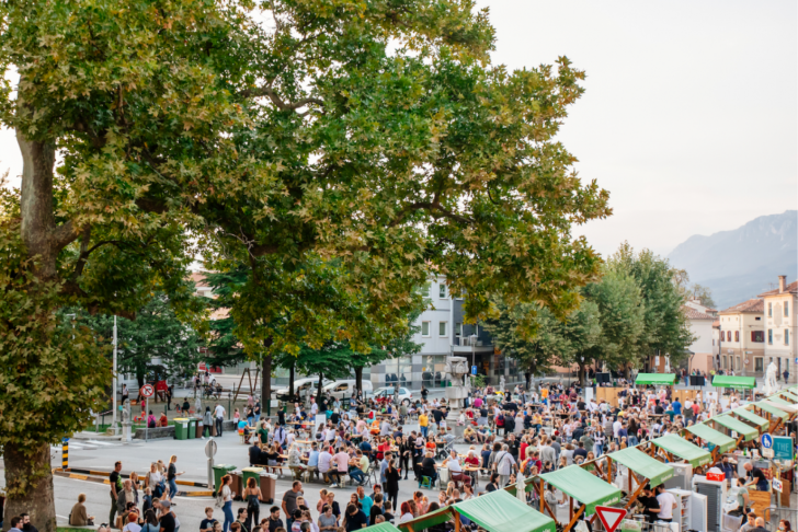 <br />
<b>Notice</b>:  Undefined index: foto_alt in <b>/home/odprtaku/public_html/novice/blog-infinite.php</b> on line <b>124</b><br />
