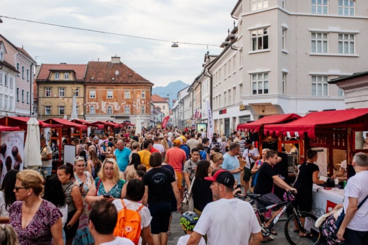 <br />
<b>Notice</b>:  Undefined index: foto_alt in <b>/home/odprtaku/public_html/novice/blog-infinite.php</b> on line <b>124</b><br />
