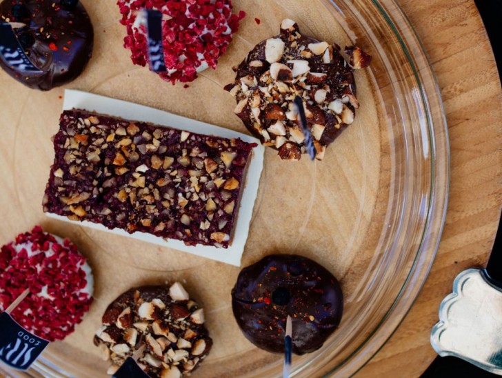 <br />
<b>Notice</b>:  Undefined index: foto_alt in <b>/home/odprtaku/public_html/novice/blog-infinite.php</b> on line <b>124</b><br />
