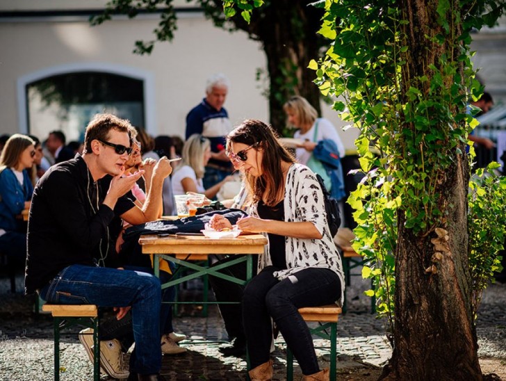 <br />
<b>Notice</b>:  Undefined index: foto_alt in <b>/home/odprtaku/public_html/novice/blog-infinite.php</b> on line <b>124</b><br />
