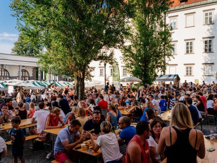 <br />
<b>Notice</b>:  Undefined index: foto_alt in <b>/home/odprtaku/public_html/novice/blog-infinite.php</b> on line <b>124</b><br />
